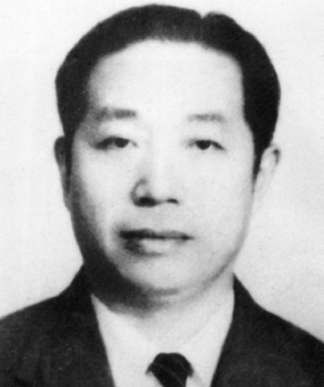 1945年，日本海军军火仓库主任冈田少将提出，将步枪10万支，子弹数百万发交给我