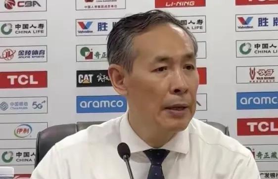 篮协没秘密可言吗？
前些日子，网上有人编排徐济成如何如何，不懂业务吧，什么记者或