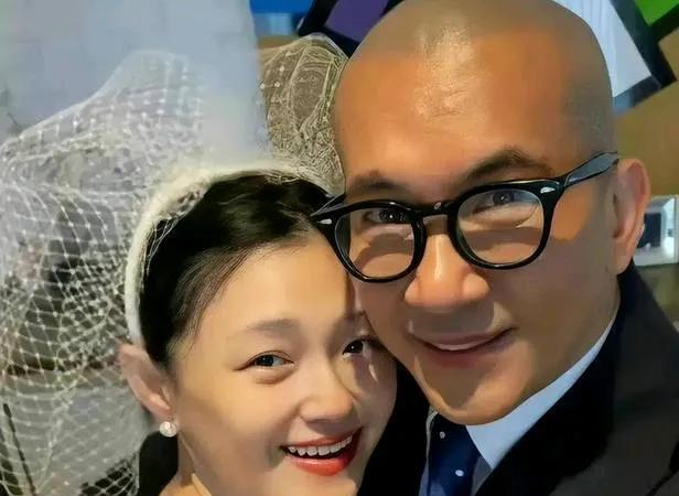 大S这段婚姻，为啥让人直摇头？
年轻时被具俊晔甩了，大S哭到崩溃，妹妹小S在节目