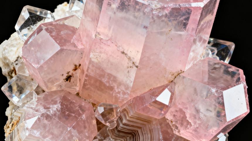 镁：从7亿吨矿床走出的“轻量化黄金”