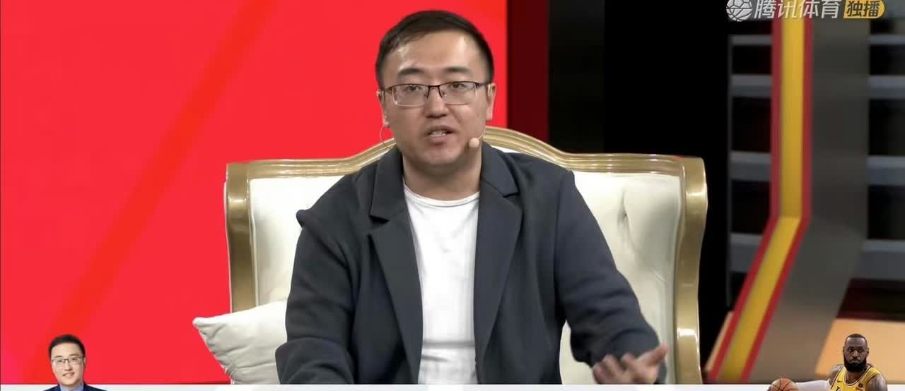 NBA最被高估的球员：现役——詹姆斯，退役——斯托克顿！
詹姆斯，他的实力固然
