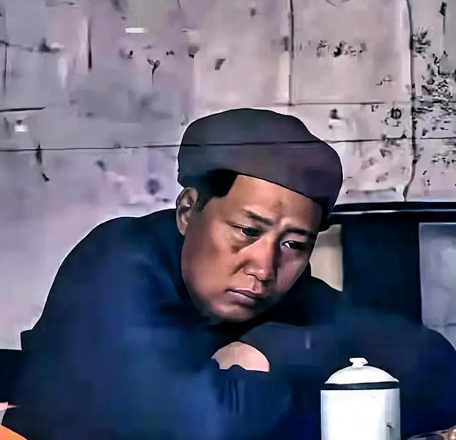 罕见！毛主席神情凝重的一张照片，与总是神采奕奕的形象大相径庭。他在想什么？常人难