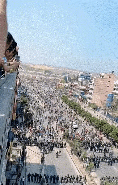 尼泊尔民众抗议要求恢复君主制











尼泊尔最近不太平！首都加德满