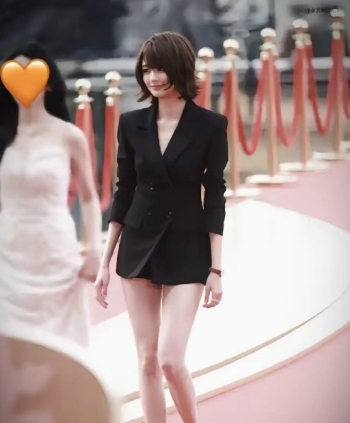 黄晓明签约172cm日系美女白翊汝，能否成下一位顶流？