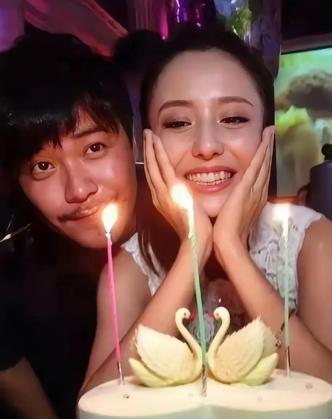 连续12年零点庆生！陈思诚离婚第4年，这张背影照又刷屏了…
零点刚过，47岁的陈