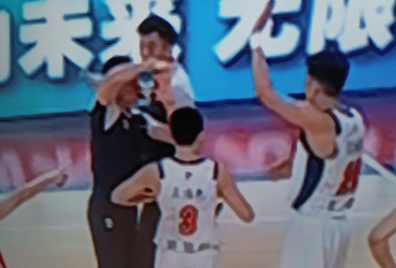 任骏飞退役，王少杰接过了， 传承了“任氏肘子”，王少杰一个好好的孩子，到哪里，就