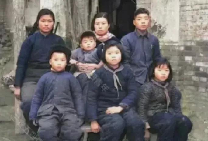 焦裕禄，时代的楷模，学习的榜样！毛主席时代的好党员，好干部！追忆先辈的光辉历程，