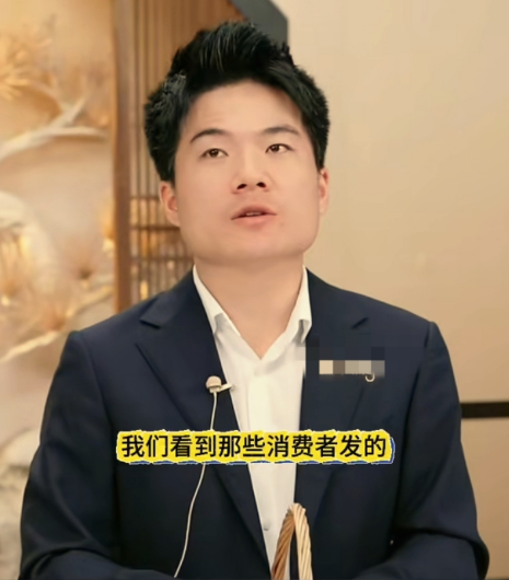 董宇辉昨晚在直播中回应了近期那些发视频质疑与辉同行销售产品质量问题的事情。
他说