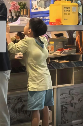 爸爸带娃，活着就好。。。[哭笑不得][哭笑不得]
