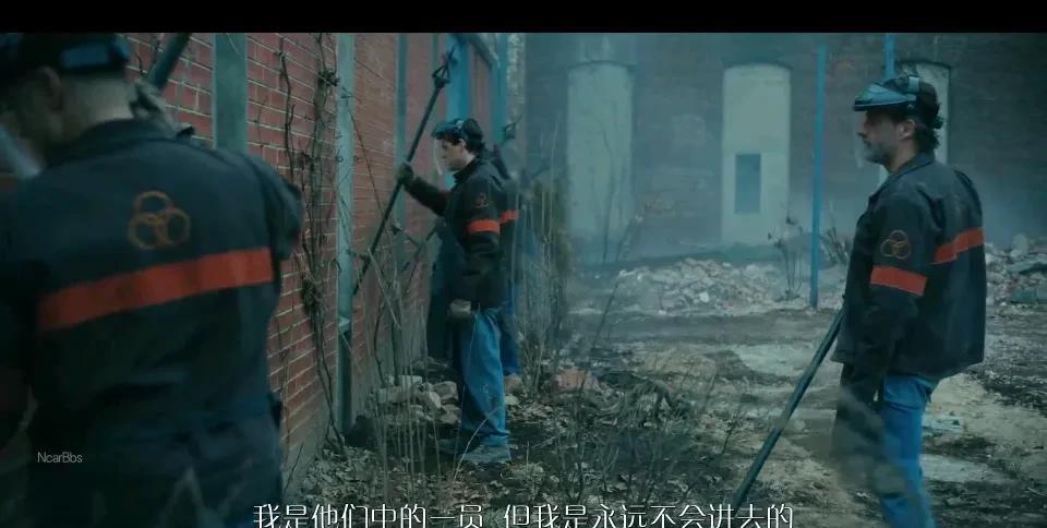 看了《行尸走肉》衍生剧《存活之人》，瑞克被抓走就是去做了两年苦力？刀妹最后跟瑞克
