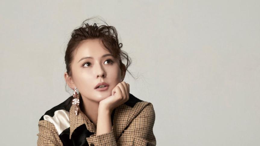 热依扎：从异族少女到飞天视后的逆袭人生路