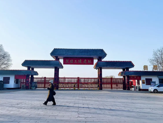 殷墟王陵遗址
位于河南安阳洹河北岸的武官村北
从1933到2019年，这里相继发