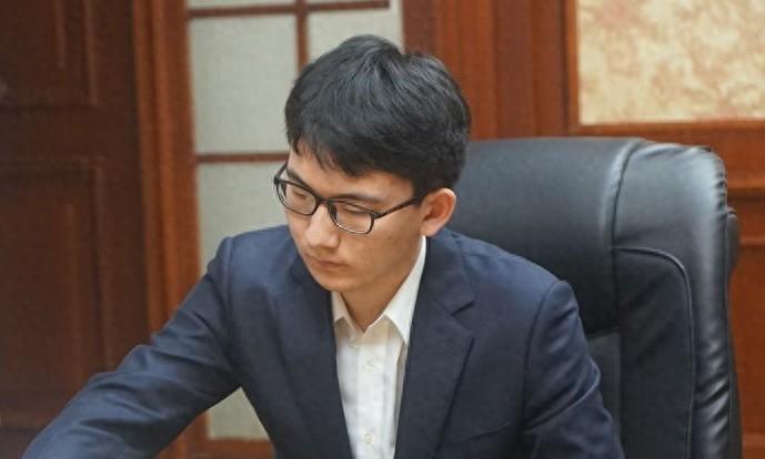 农心杯最新战报，副将李轩豪不敌申真谞
中韩主将对决
丁浩对阵申真谞，两人交手记录
