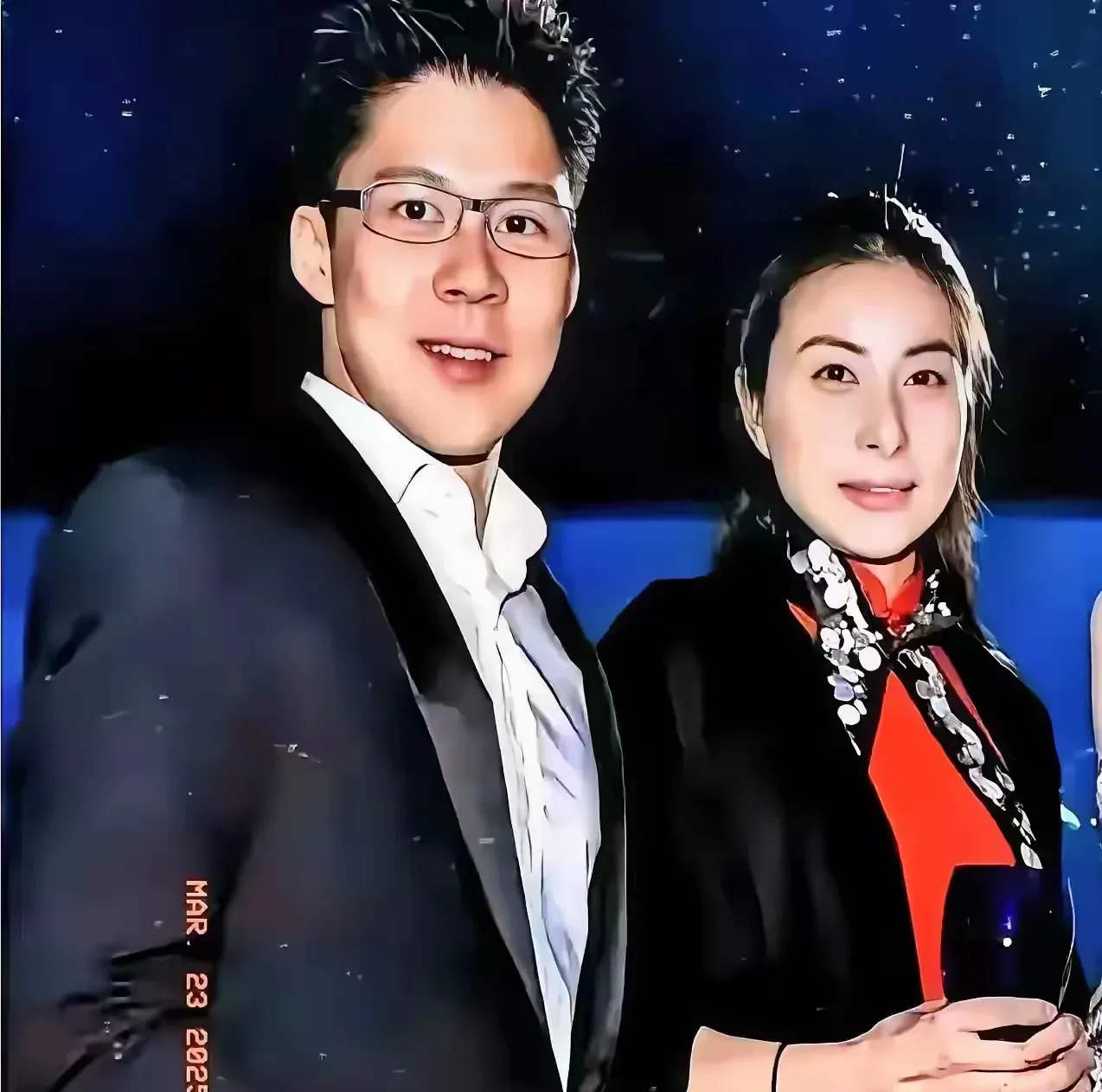 郭晶晶的豪门朴素生活











震惊！郭晶晶搬出霍家25亿豪宅！住进