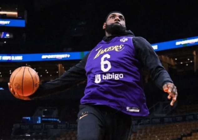 NBA常规赛，本场比赛，詹姆斯全场得到8分6篮板11助攻，连续1297场得分上双