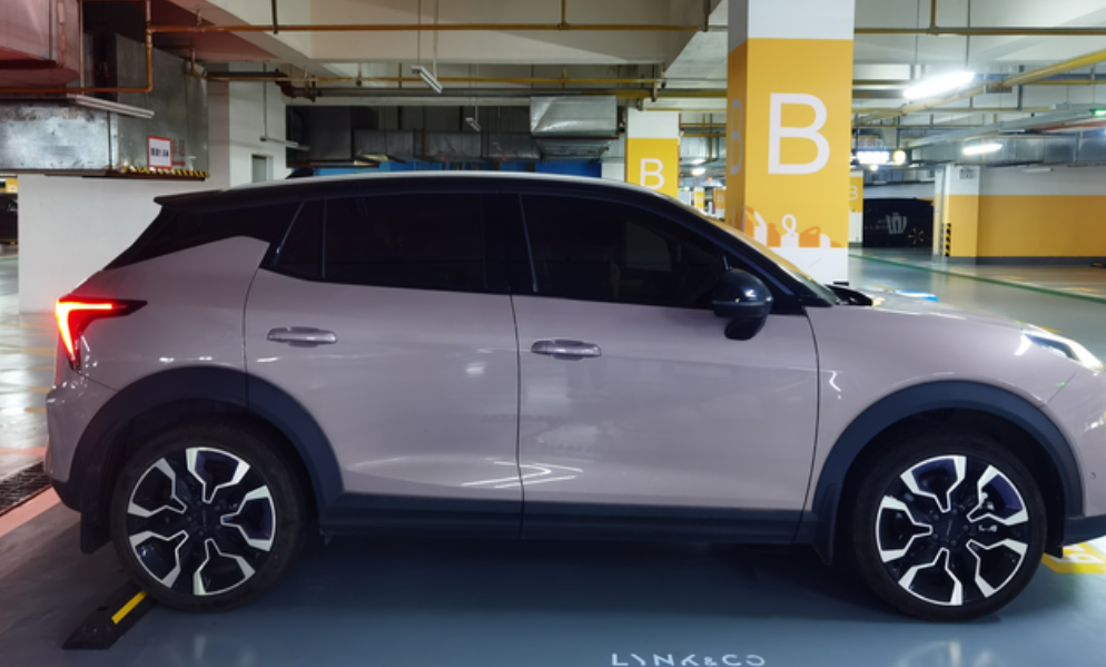 领克061年278天了
【06的外观】每个人的欣赏眼光不同，所以想法也不同，有的