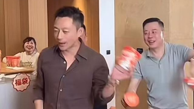 近日，汪小菲与马筱梅与麻六记高管们聚在一起跳舞的画面，在网络上掀起不小波澜