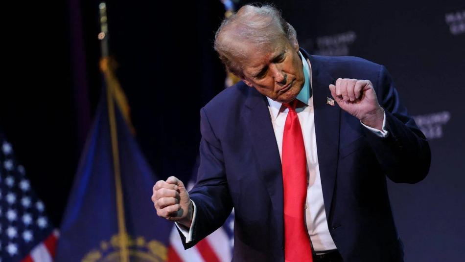 签署行政令将H-1B的年费提升至10万美元，特朗普为啥要这么干？说穿了就是拆墙游