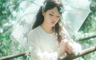 我亲手灭门未婚夫全家，全网怒骂之时，他却在直播里哭着求我别死！