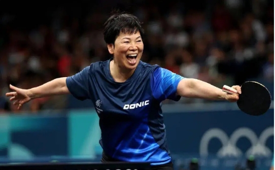 64岁的夏莲奶奶休养半年，骨折痊愈，宣布复出。她说，“结果固然重要，但享受过程才