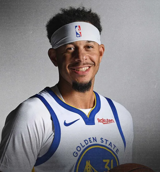 塞思-库里预计将于周二与勇士重新签约，合同将持续至本赛季结束。
小库里——在20