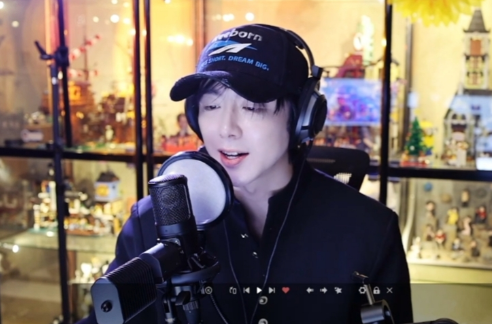 刘宇宁昨晚关播的那一刻，惆怅涌了上来。

他大概在晚上八点多开播，一直坚持到十一