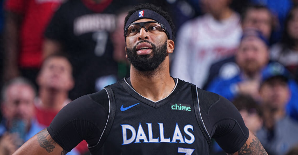 据ESPN记者沙姆斯·查拉尼亚报道，达拉斯小牛队的锋线球员安东尼·戴维斯，这位前