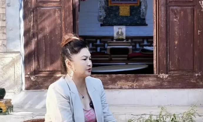 韩月乔变化有点大，差点没认出来

感觉她很努力，跳舞 拍电影 主持节目 画画