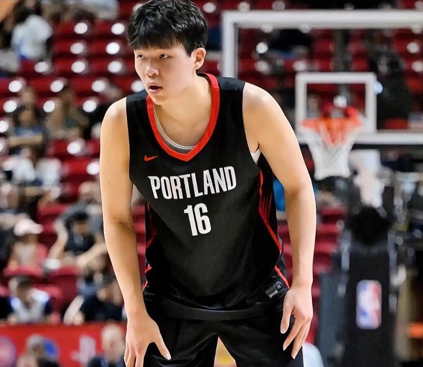 一觉醒来！NBA传来了2个不得不说的重磅消息：
第一，验货成功！开拓者决定让杨瀚