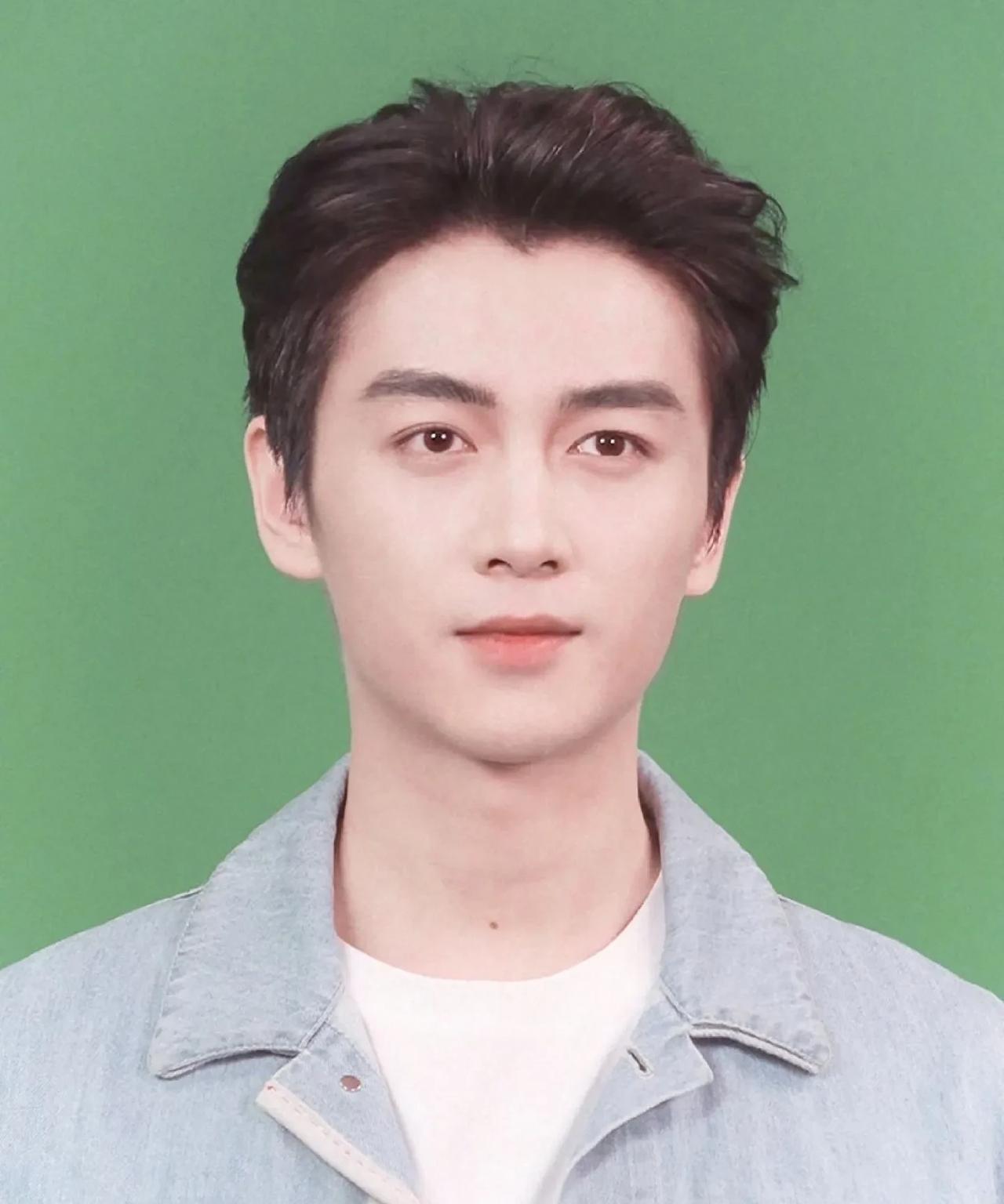 本以为陈晓只是一个演员
直到现在才发现
原来他还有这么不为人知的一面！
陈晓不光