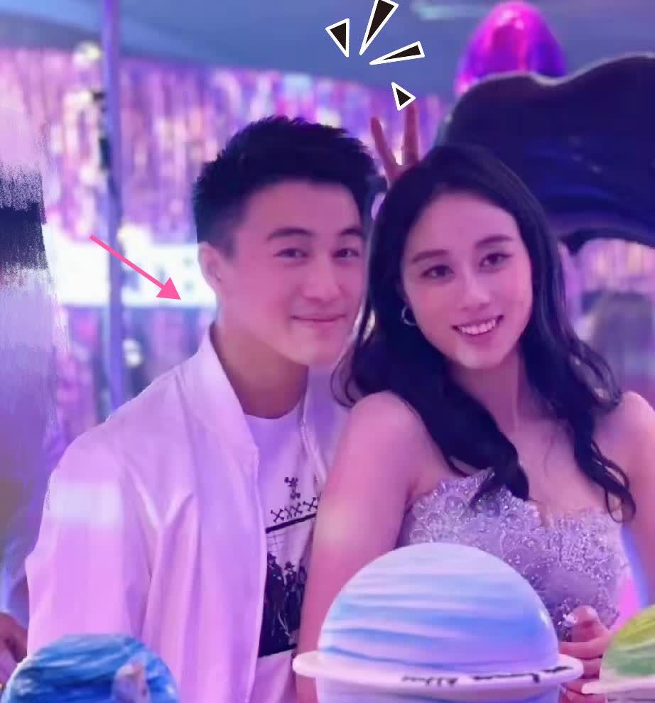 何猷君被传出轨，我不意外
何猷君被传骨科，我也不意外
但直到看到何猷君的辟谣