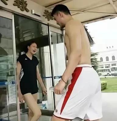 心动的白月光
有的时候，白月光就是那一瞬间的心动。这就像排球运动员赵蕊蕊看到，赤