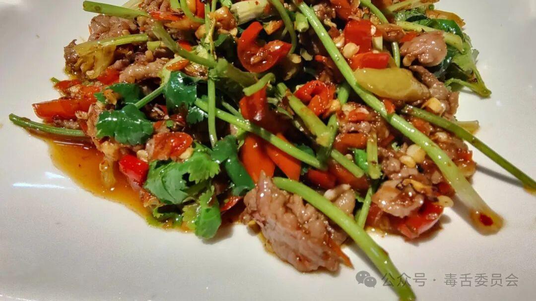 这家荒凉得可以做密室逃脱的湘菜馆，出品居然那么灿烂