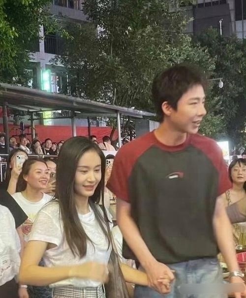 我的天，真人也太绝了吧！比电视上好看 N 倍啊！ ​​​