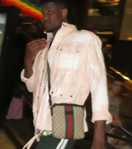 艾顿未来何去何从？

艾顿，这位天赋出众的年轻中锋，如今站在了职业生涯的岔道口。