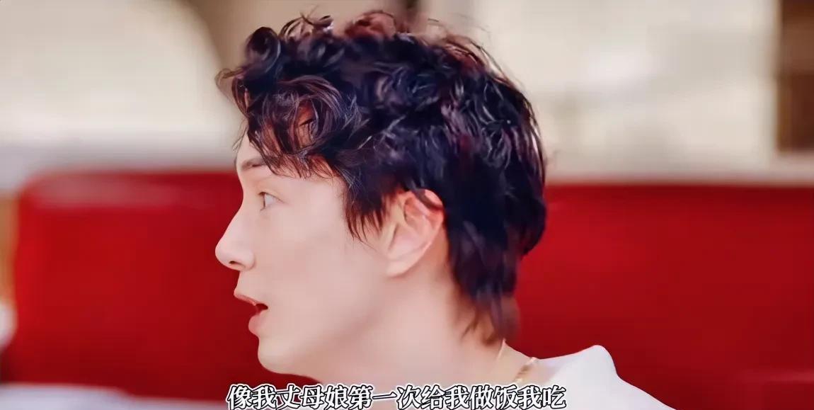 演员李承铉说：“我丈母娘第一次给我做饭吃的时候，她问我好不好吃，我就跟她说：妈，