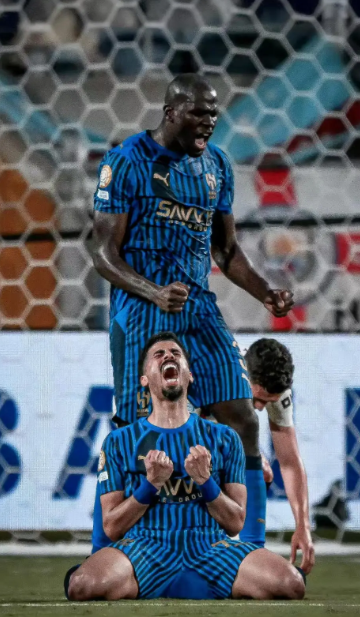 新月莱昂纳多，是世俱杯最让你惊喜的球员吗？

莱昂纳多打曼城的时候进了2个，闪进