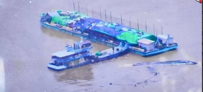 一艘沉了，三艘着火，缅甸这仗打到水路上了！



这不是新闻，而是一个国家正在崩