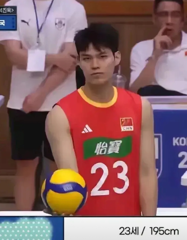 一场荡气回肠的中古之战，中国男排用一场3：2的胜利为自己赢回尊严！男排外教海宁的