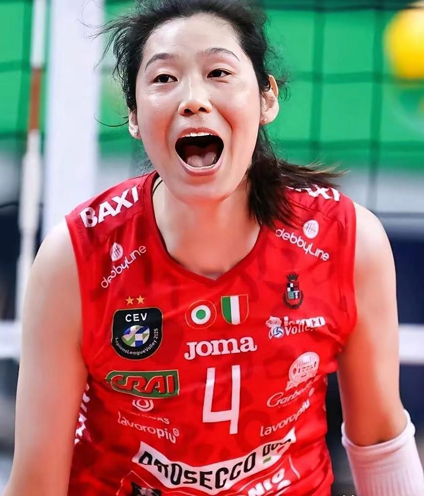 ‘MVP收割机’朱婷生涯每年薪资一览；
2009年，朱婷年薪10万元，河南女排；