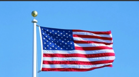 美国懵了！特朗普刚表示，希望以色列和伊朗坐下来谈一谈，一枚导弹落在美国驻以色列大