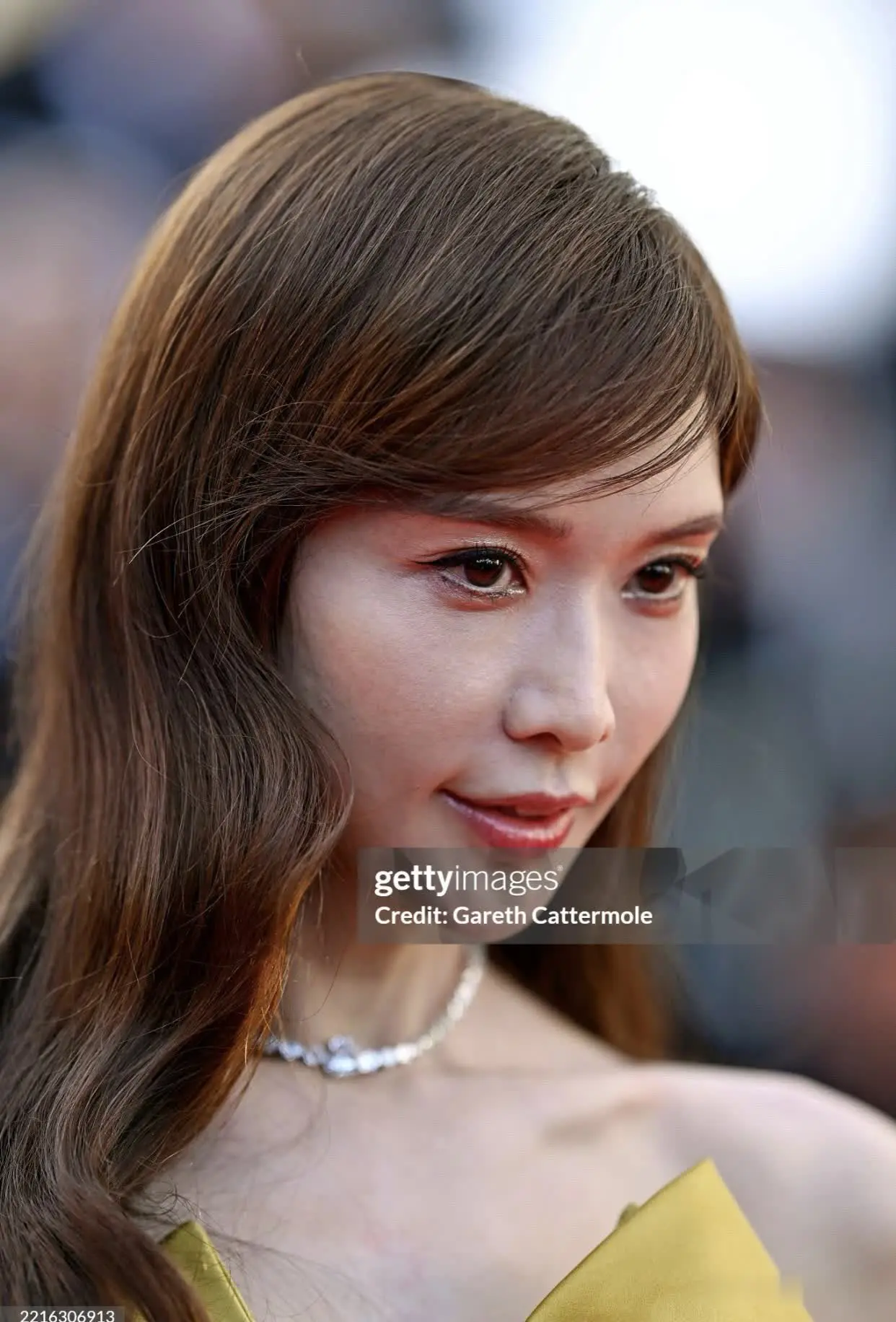 自从她嫁人以后，
慢慢变成了我们不熟悉的样子
这是生图，虽然抗打
但是不熟悉了，