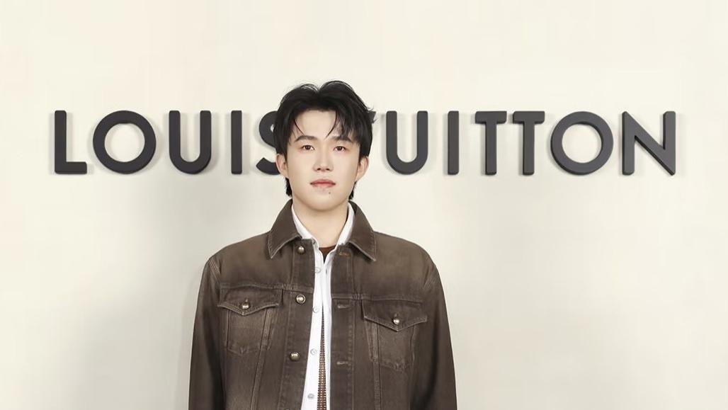 明星造型大放送，男星的帅气与女星的明艳，亮眼、吸睛