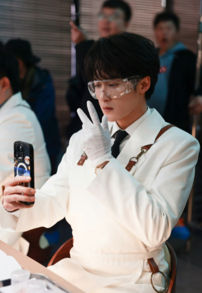 不知不觉，当年长相思男主角之一的已经进军电影赛道了，其他人还在拍古偶剧。 