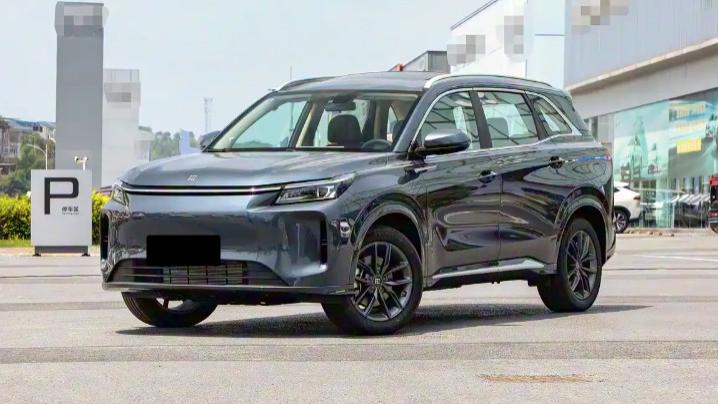 新款蓝电E5 PLUS：一口价11.98万，纯电续航230公里，标配FSD悬架