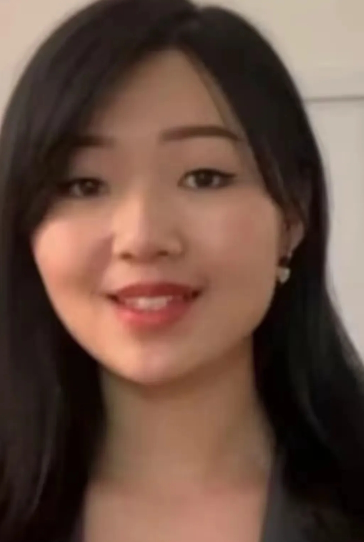 漂亮，温顺，有才华的中国女孩刘溦路，在美国家中遭到了丈夫的枪杀！
刘溦路是名钢琴