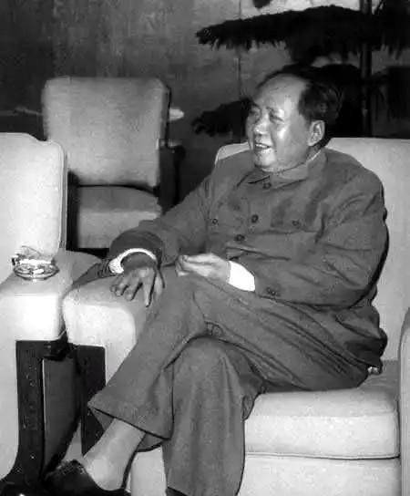 1964年，毛主席在谈到中苏领土问题时表示，苏联占据的中国领土太多，中方曾提出归