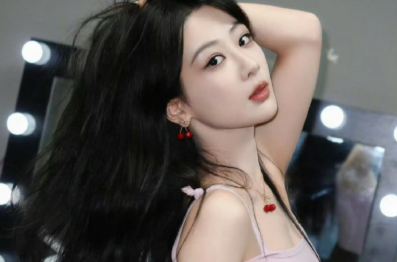 这几年杨紫的状态真肉眼可见，松弛自信大气！ ​​​