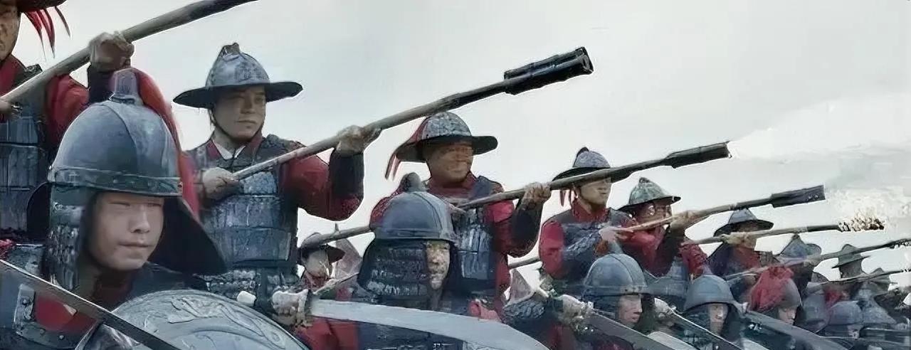 事实证明:
晚明的火枪战法根本克制不了骑兵。
因为日本鸟枪兵在野外平地上的对战中