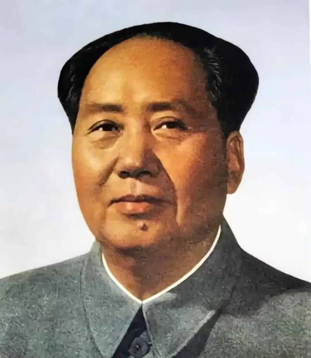 东方启明星
湘水之滨朝气盛，少年负笈志凌云。
心怀黎庶忧思切，笔绘山河抱负存。